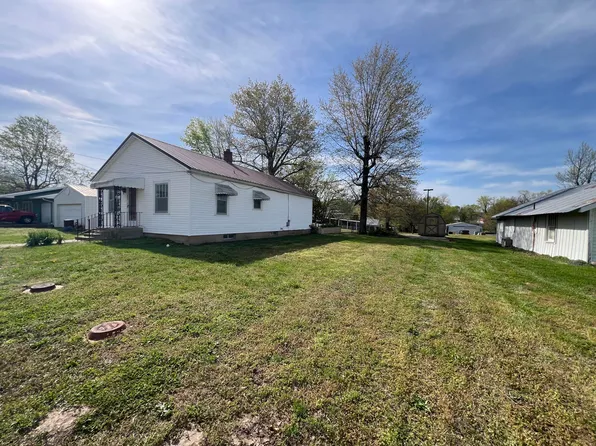 401 E Pennington Avenue, Ava, MO 65608