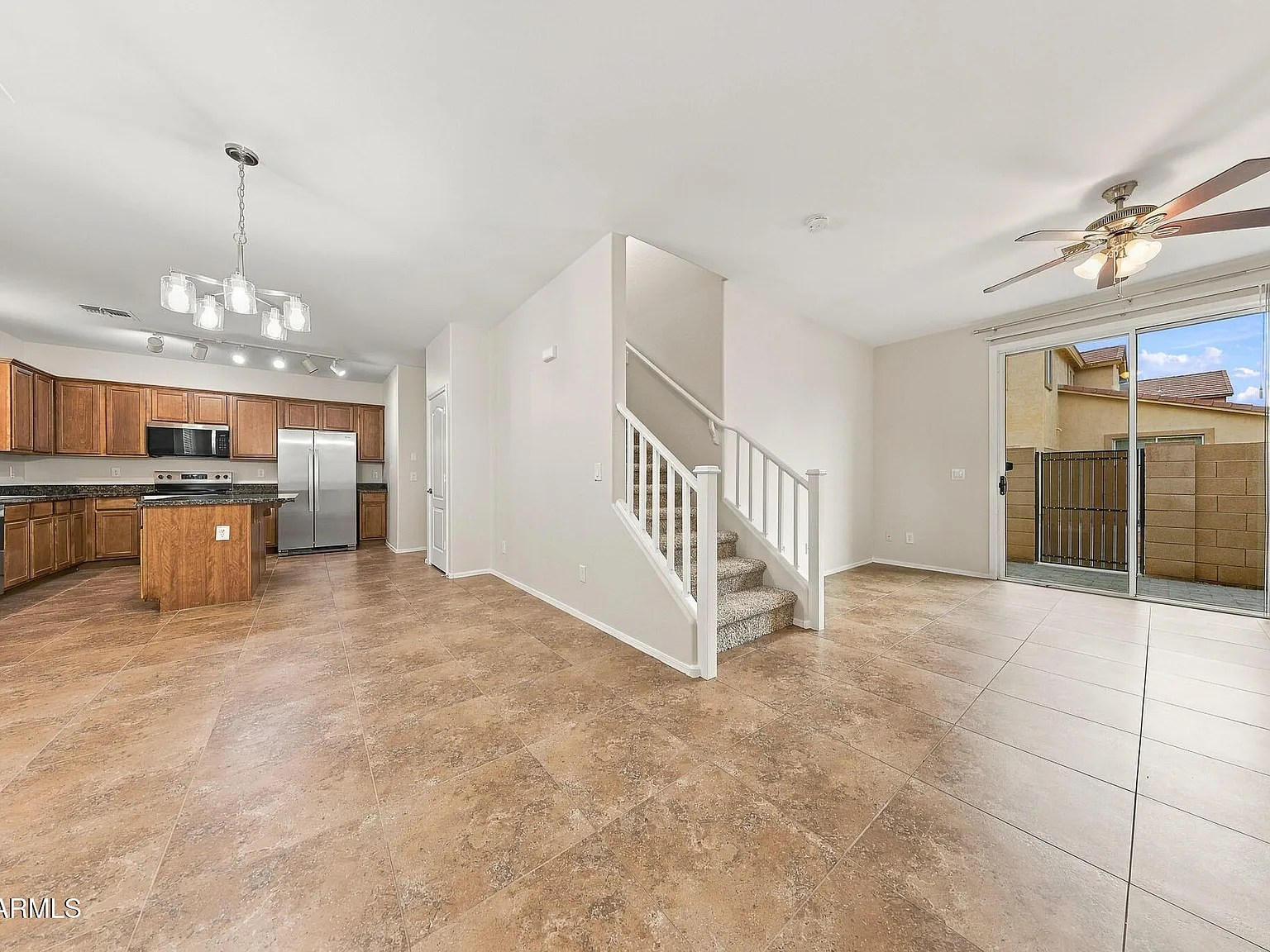 3 bed, 2.5 bath, 1418 sqft, $2,150 — Photo 3