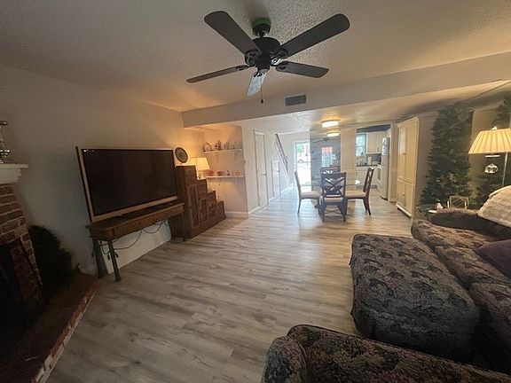 3rd image of 933 Roaring Springs Rd