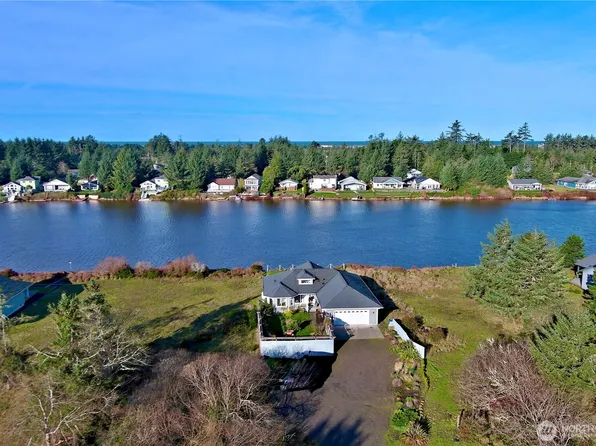 571 E Chance A La Mer NE, Ocean Shores, WA 98569