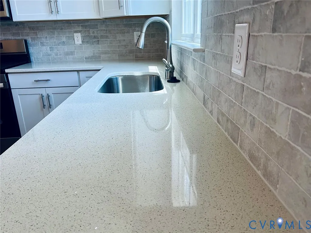 3 bed, 2.5 bath, 1747 sqft, $2,250 — Photo 2