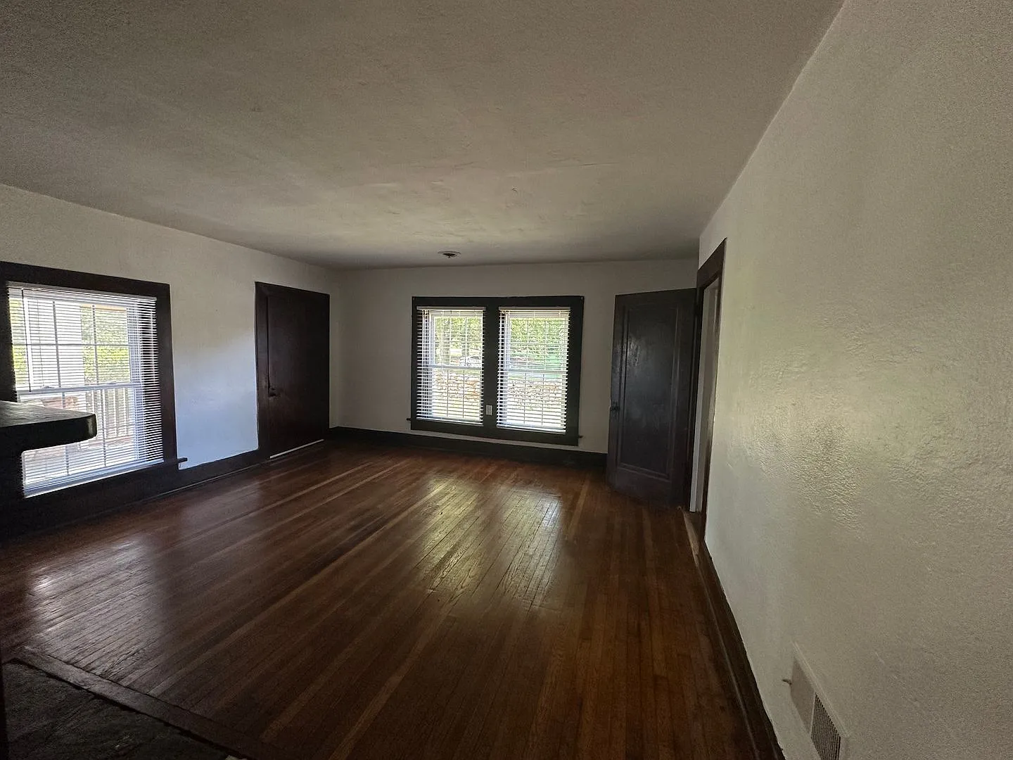 Charming 4 Bedroom House in Bedford — Photo 4