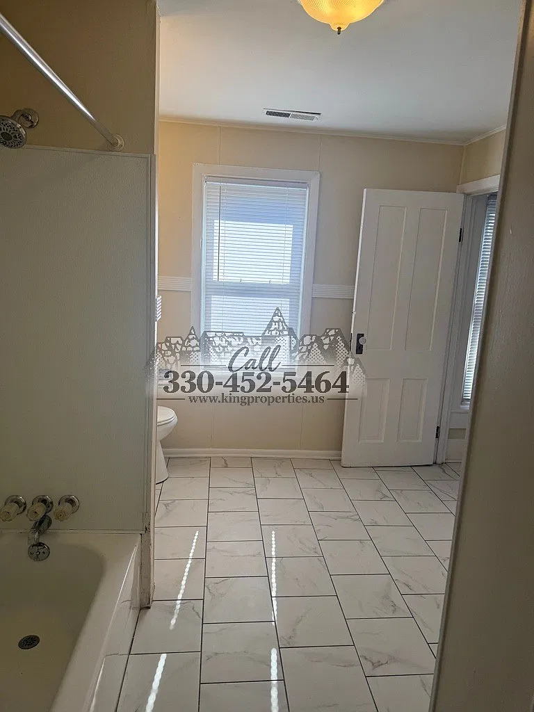 713 Greenfield - 2 — Photo 3