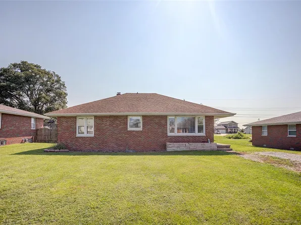 105 Lee St, Bethalto, IL 62010