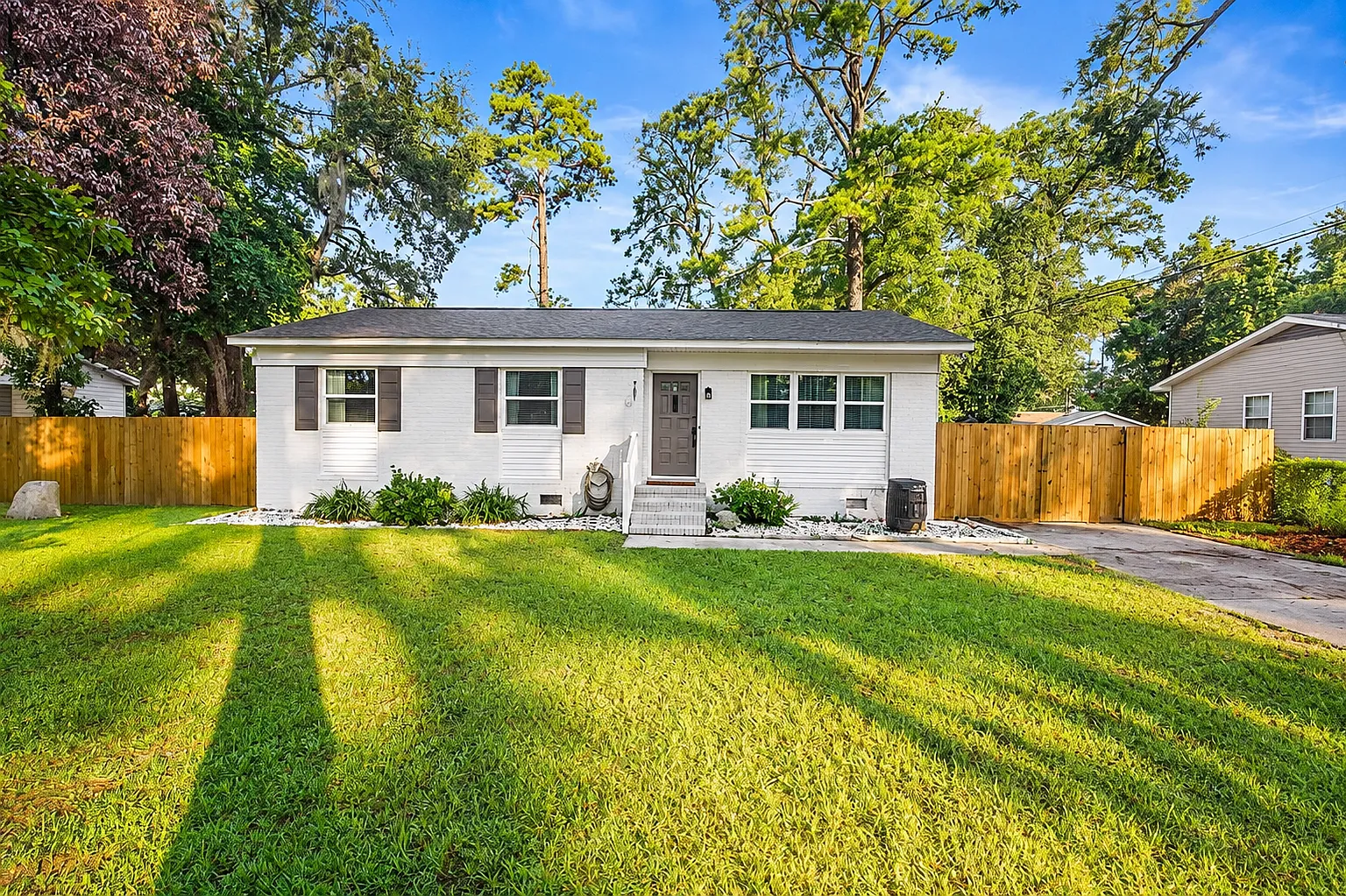 3 bed, 1.5 bath, 1345 sqft, $2,400 — Photo 1