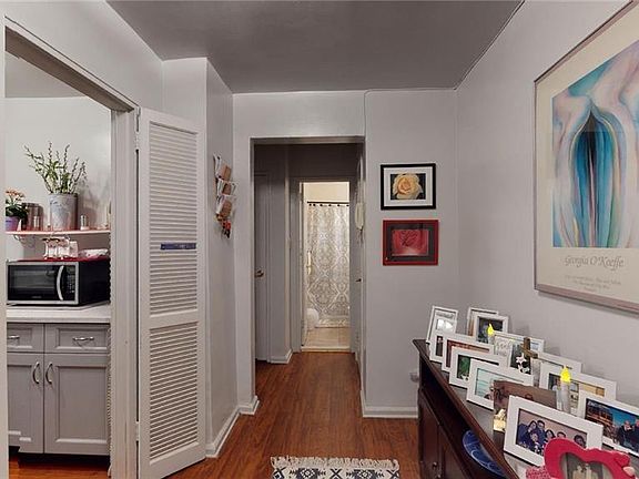 3rd image of 735 Avenue W
