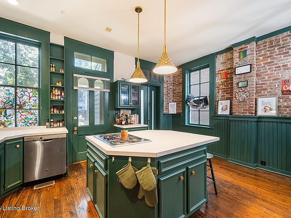 18th image of 1409 E Washington St