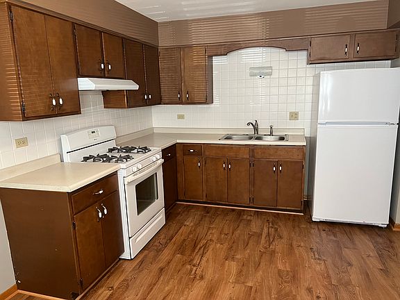 2nd image of 601 School Dr APT 1C
