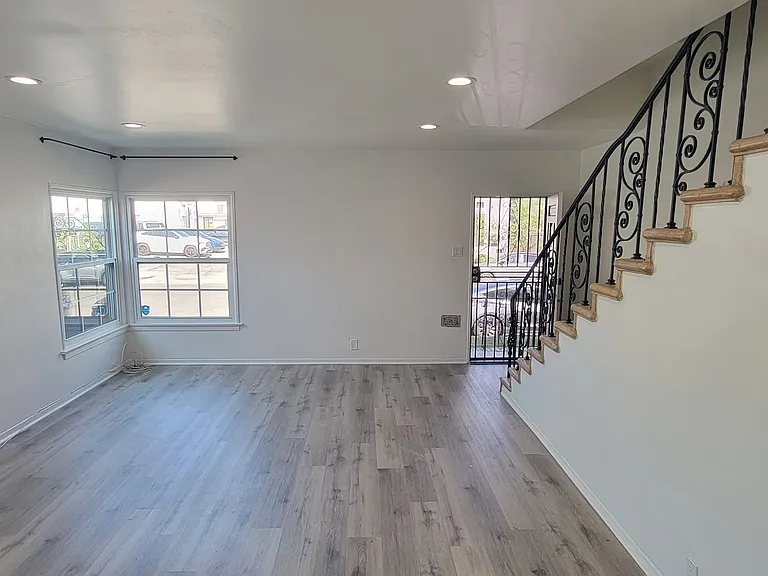 133 N Kings Rd #1/2 — Photo 6