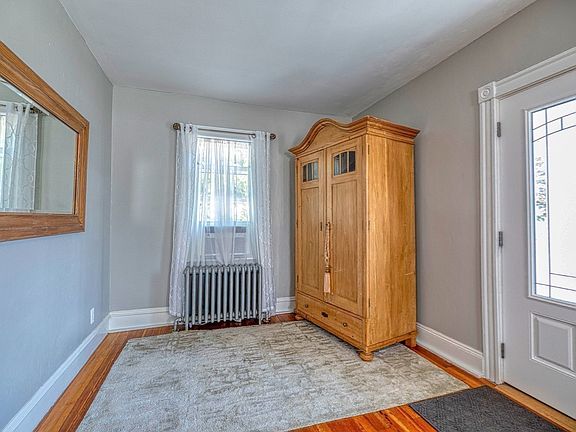 5th image of 109 Jackson Ave