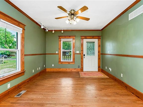 4th image of 602 Park St