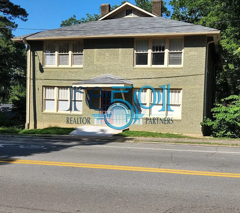 1305 Kavanaugh Blvd #A