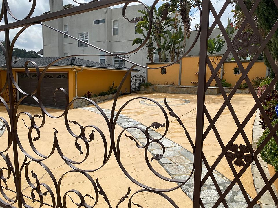 Gate