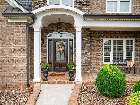4th image of 1192 Lake Meadow Ln