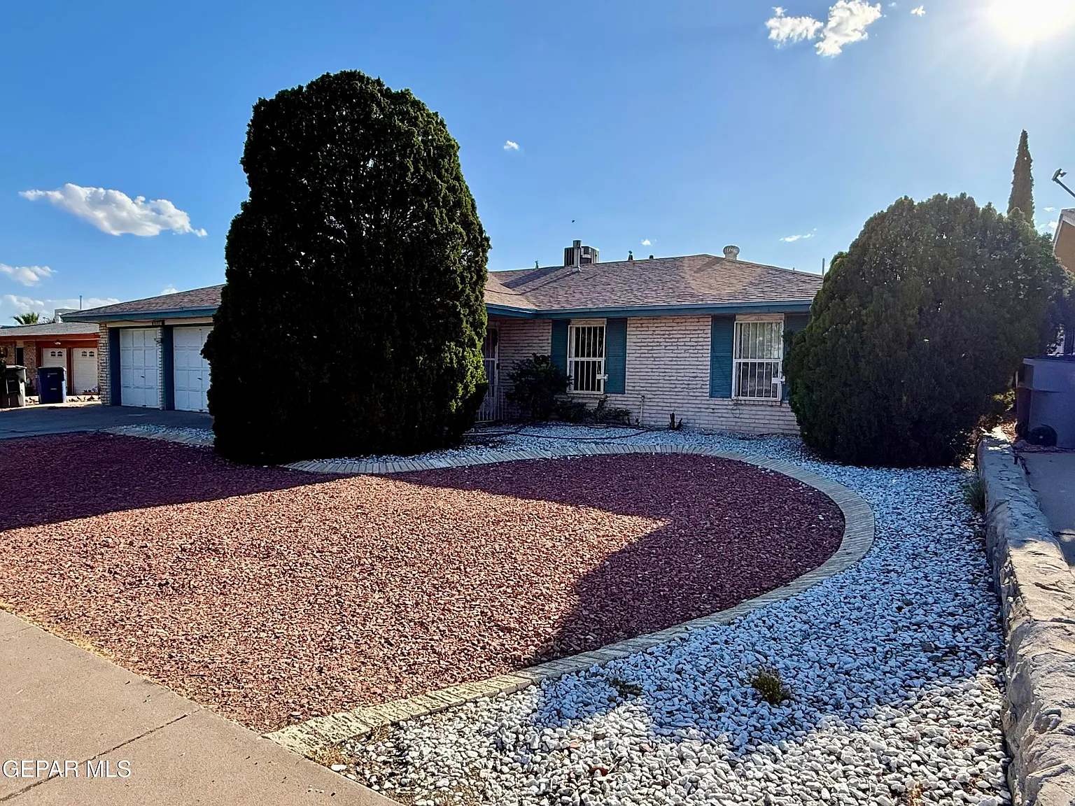 3 bed, 2.0 bath, 1932 sqft, $2,150 — Photo 3