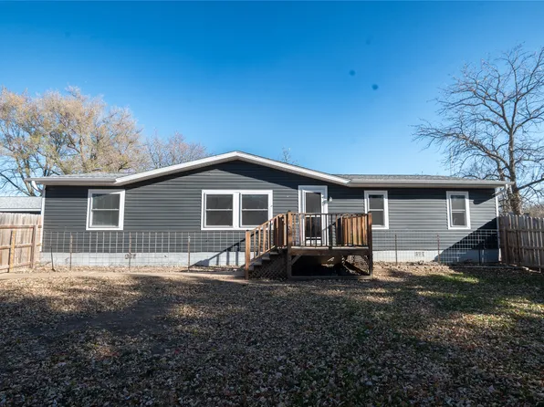 106 Bradley St, Tracy, IA 50256