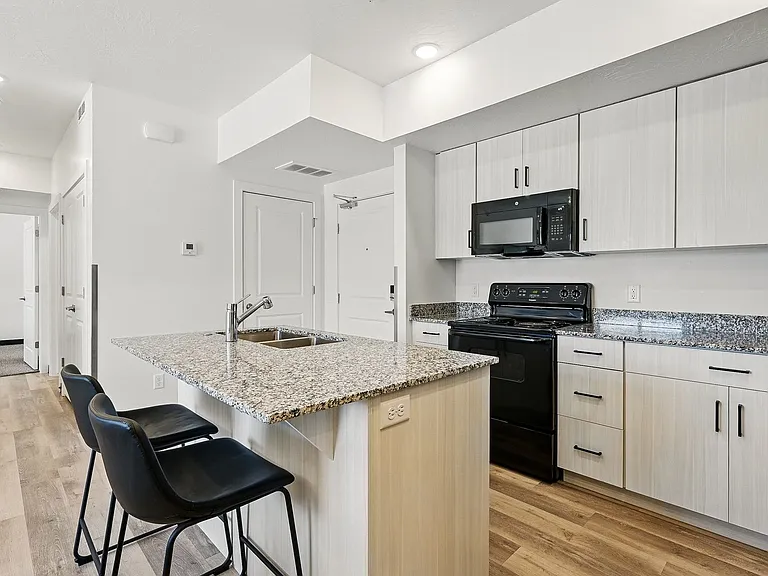 118 N 400 W — Photo 22