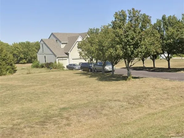 18518 W 252nd St, Paola, KS 66071