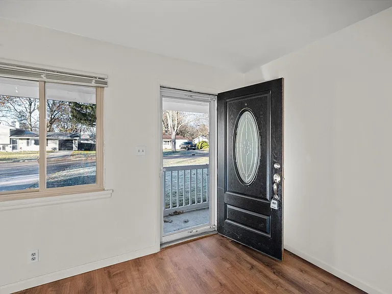 6040 Graystone Dr — Photo 6