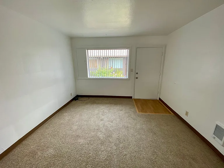 2741 Brooks Ave NE — Photo 8