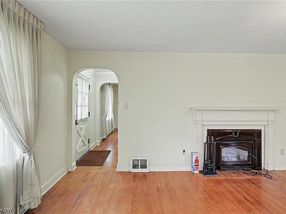 3rd image of 554 W Cook Rd