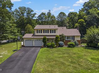 1 Spruce Way, Manalapan, NJ 07726