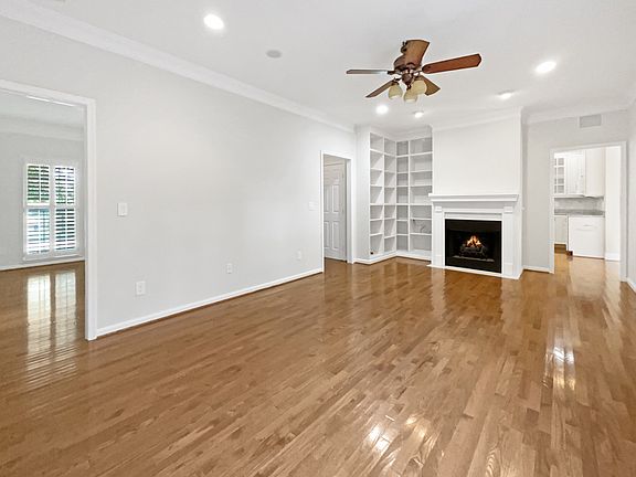 3rd image of 3022 Bishop St