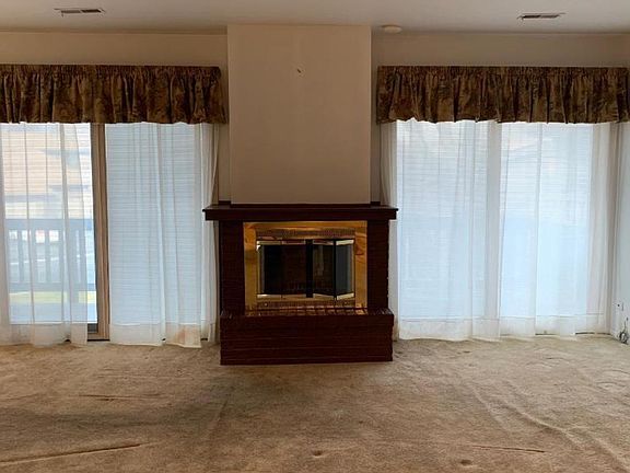 5th image of 2S531 Emerald Green Dr #19