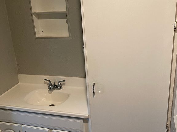 3rd image of 841 Santa Clara Cir