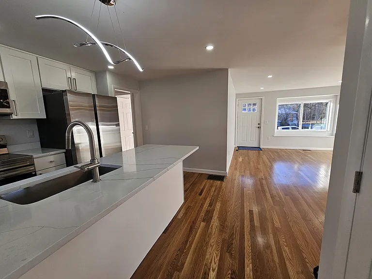 8 Sussex Ln — Photo 9