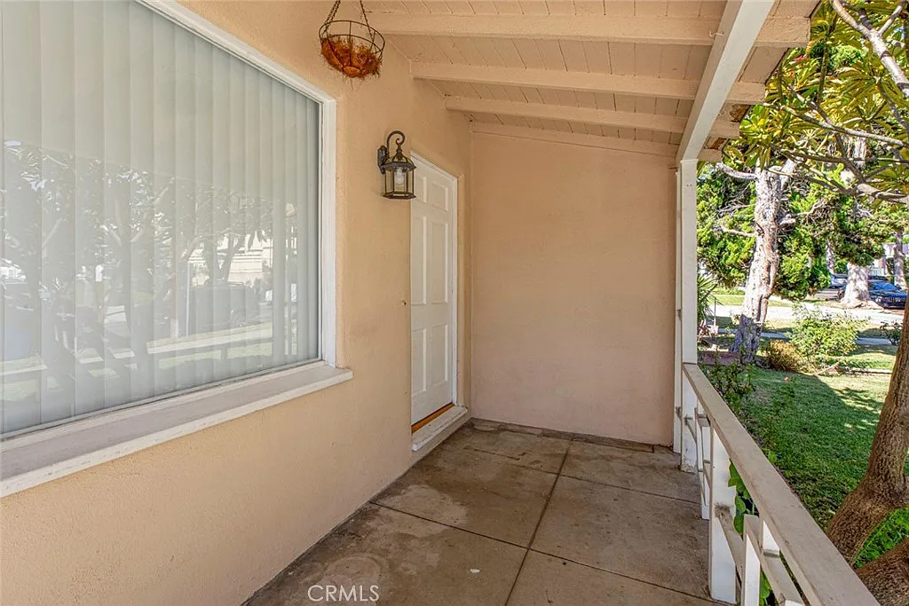 2 bed, 850 sqft, $3,200 — Photo 3