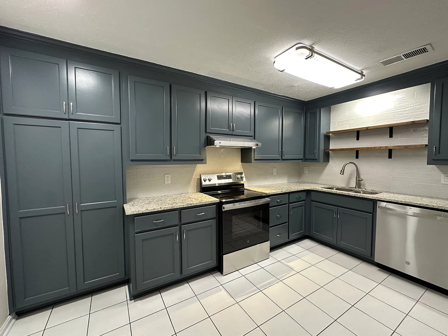 3 bed, 1730 sqft, $2,300 — Photo 2