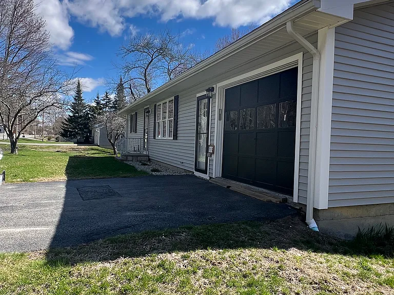 157 Middle Rd — Photo 18