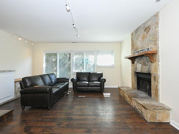 4th image of 420 Beech St