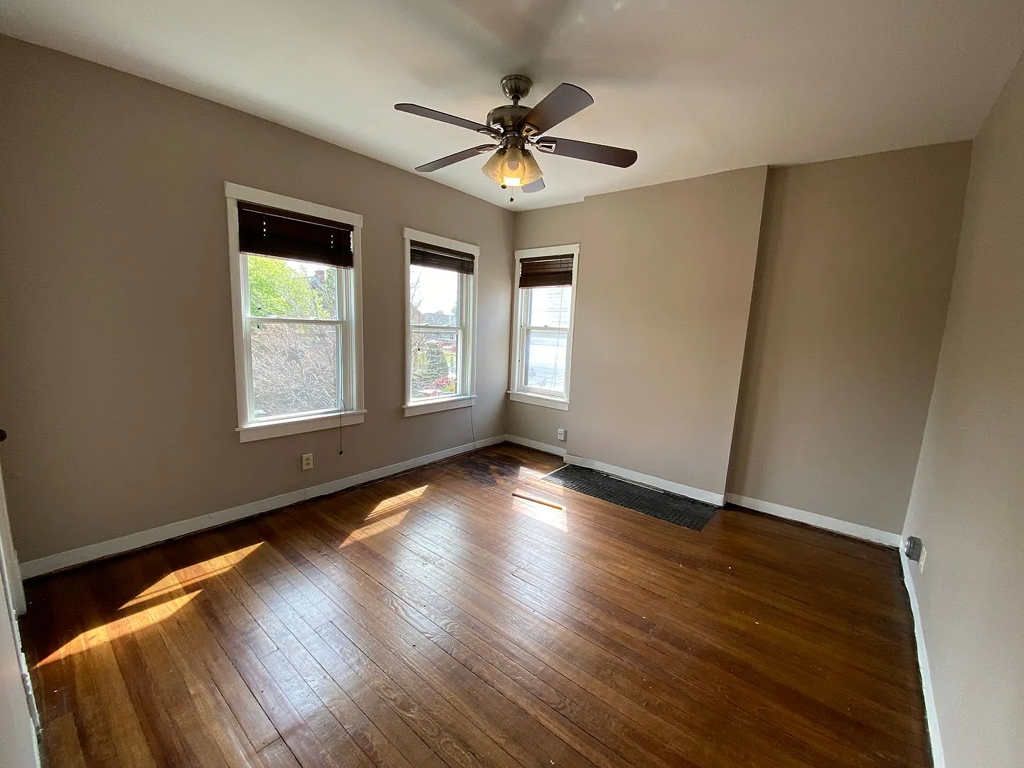W 4th Ave 486 TNB — Photo 2