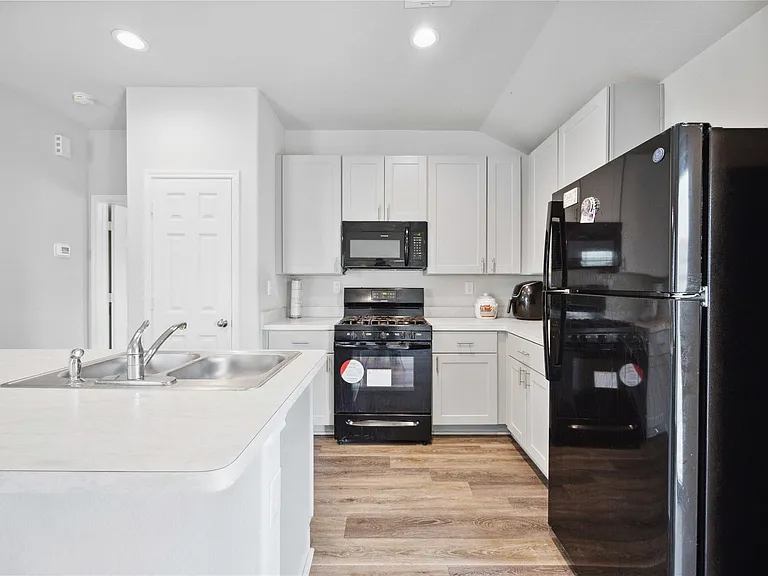 7907 Hollow Root Ln — Photo 11