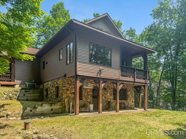 489 Kalla Walla Trl, Crystal Falls, MI 49920