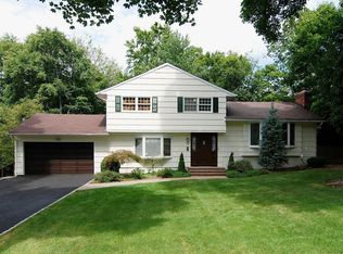 12 Carteret Rd, Livingston, NJ 07039