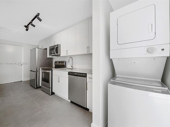 5th image of 1536 NW 15th Ave #302