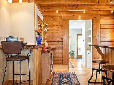 entry to den from kitchen