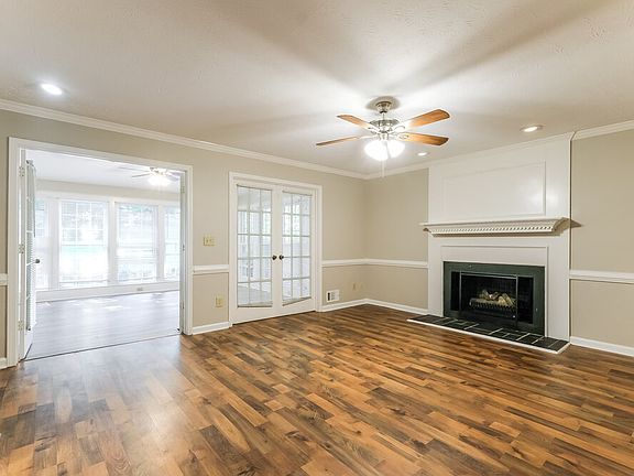 5th image of 2481 Meadowglen Trl