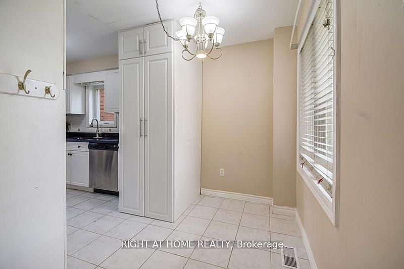 Brampton House for rent - 3 Bedrooms — photo 9