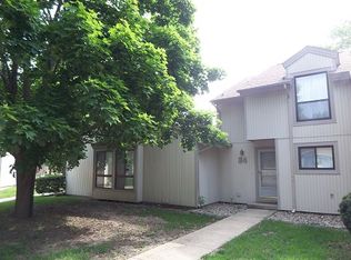 34 Colony West Dr, Champaign, IL