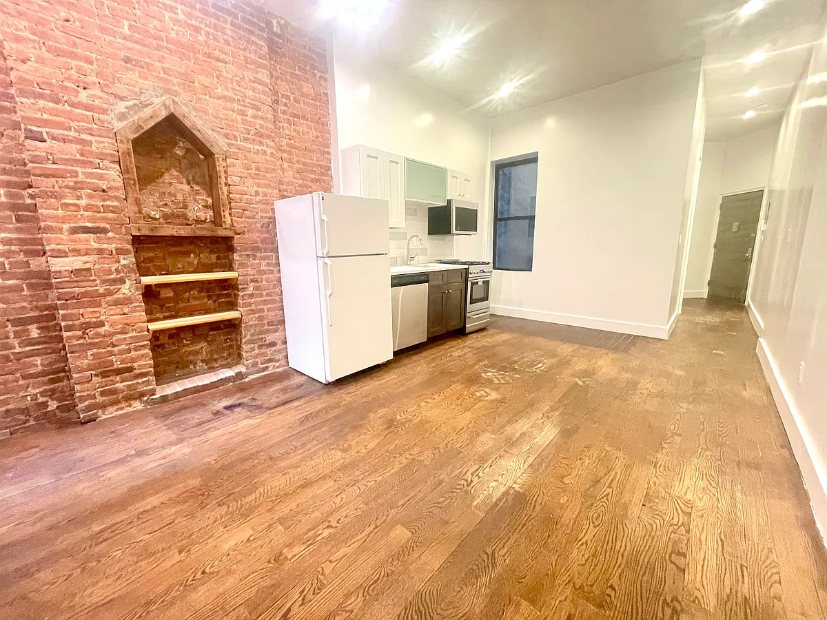 Building Photo - 239 Troy Ave #2