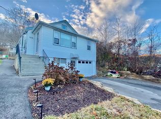 27 Worthington Dr W, Carmel, NY 10512