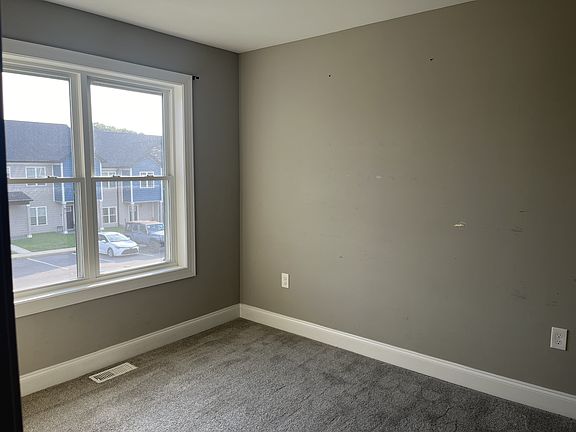 2nd image of 17 Emanuel Ct #1