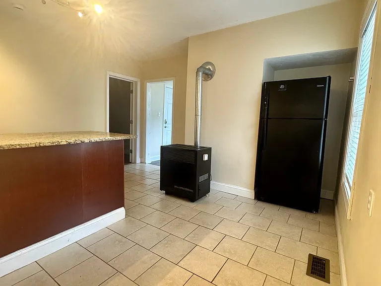 1 Hilton Ave #1 — Photo 5
