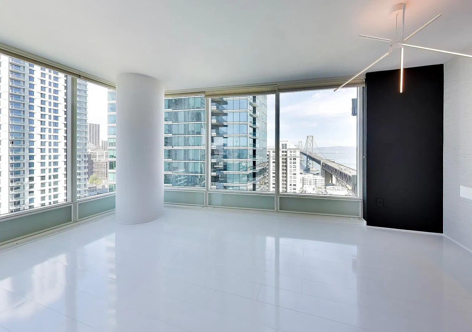 Luxury 1 Bedroom at One Rincon Hill! — Photo 2