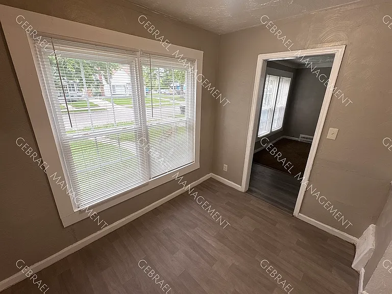 8606 Strathmoor St — Photo 11