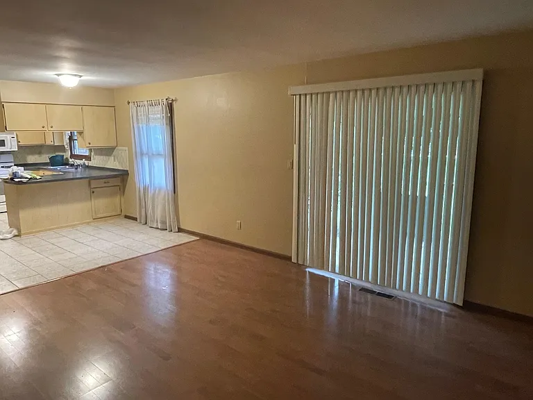 389 Cheryl Dr — Photo 2